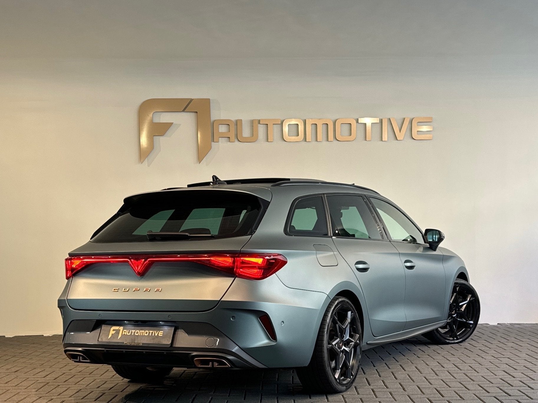 Cupra Leon Sportstourer 1.5 TSI e-Hybrid VZ Extreme Pano|VOL, Auto's, Dealer onderhouden, Automatische klimaatregeling, 4 cilinders