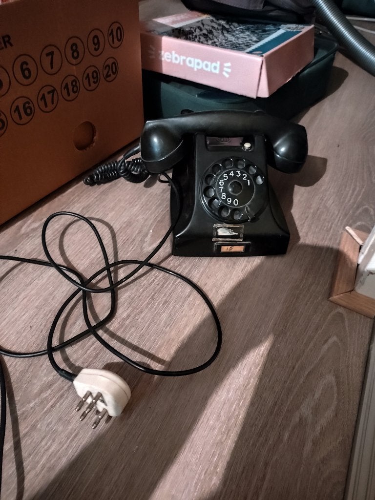 diverse oude bakelieten telefoons, Ophalen, Gebruikt, Met draaischijf