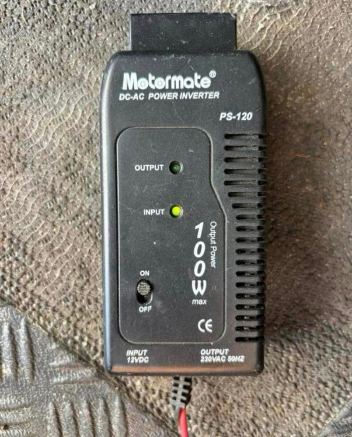 12V naar 220V 110W omvorner platte stekker, Caravans en Kamperen, Ophalen of Verzenden, Gebruikt