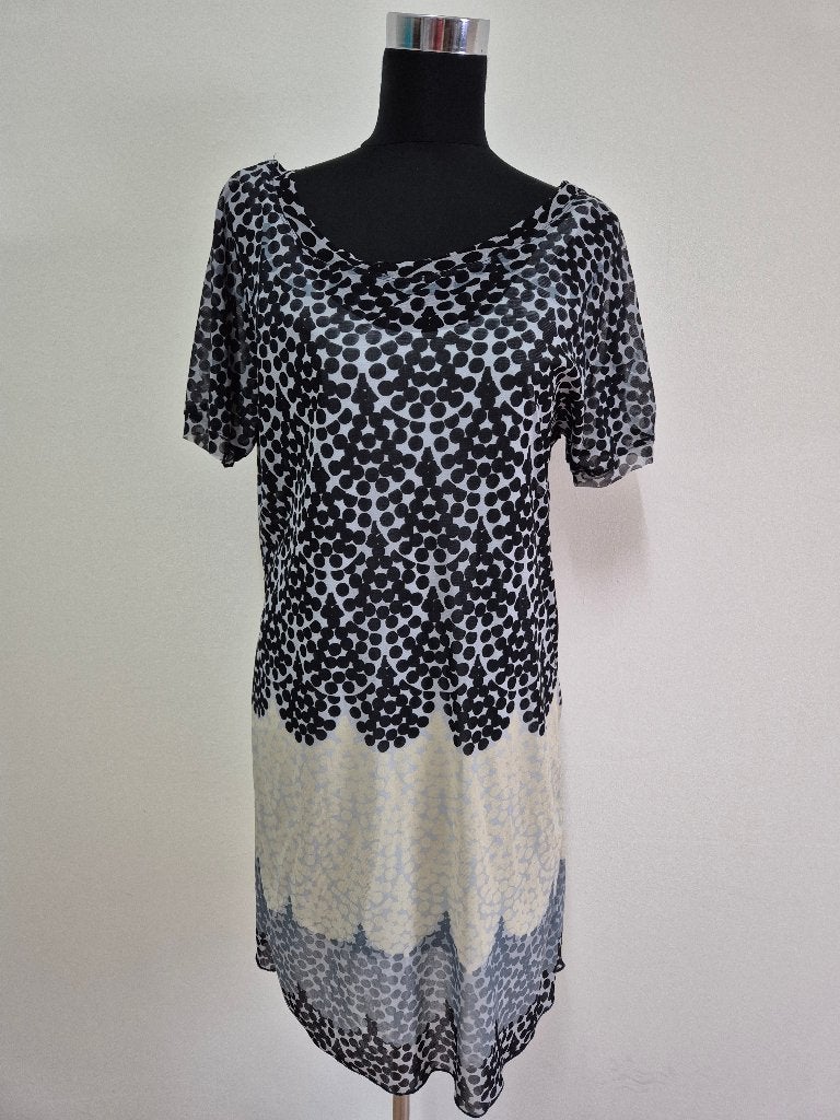 J164 - Beige-zwarte Sylver jurk maat 38 (1), Kleding | Dames, Maat 38/40 (M), Beige, Ophalen of Verzenden, Zo goed als nieuw