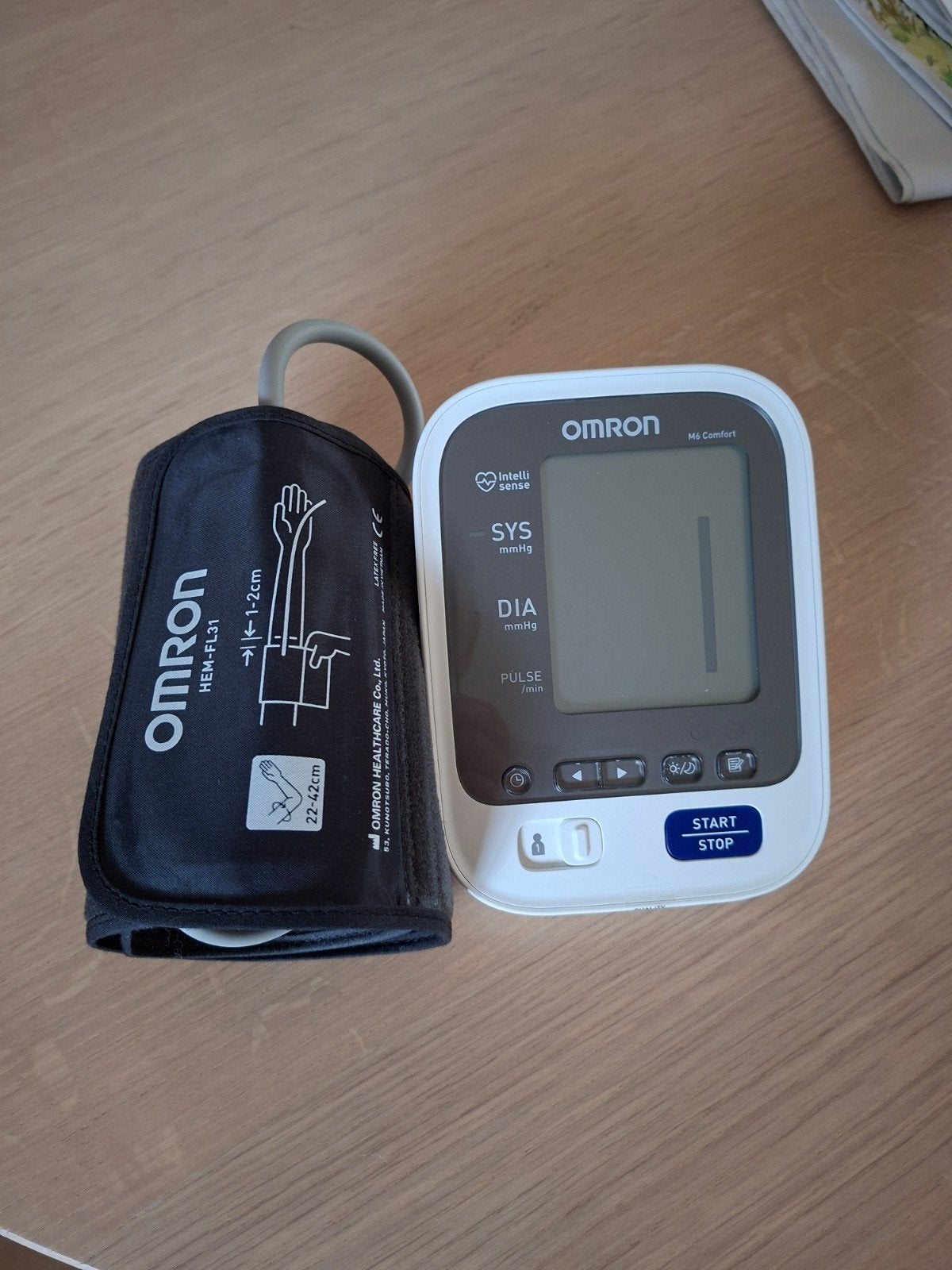 Omron M6 Comfort Bloeddrukmeter met manchet, Ophalen of Verzenden, Gebruikt, Lichaamsverzorging