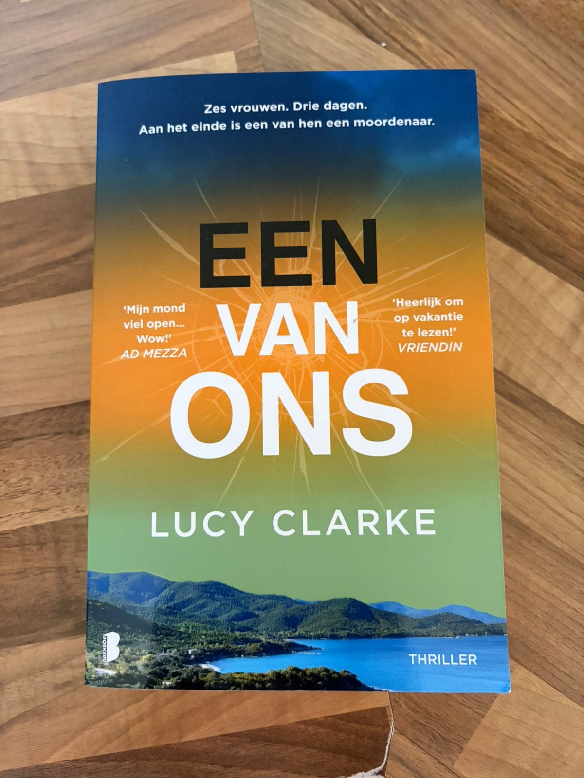 Een van ons, Boeken, Thrillers, Ophalen of Verzenden, Zo goed als nieuw