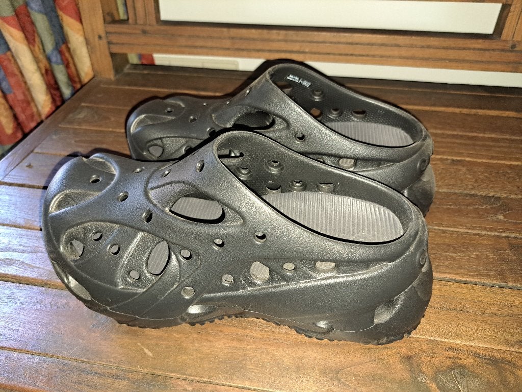 Crocs, instappers, zwart & paarse uitvoering, Overige kleuren, Instappers, Nieuw, Ophalen of Verzenden