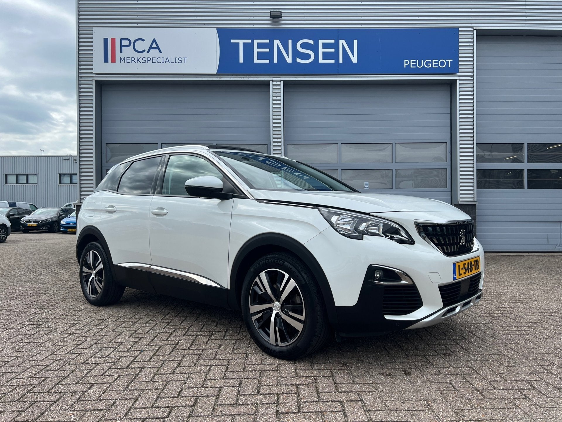 Peugeot 3008 1.5 BlueHDi 130PK Blue Lease Premium | Navigati, Auto's, Voorwielaandrijving, Gebruikt, 4 cilinders, Wit