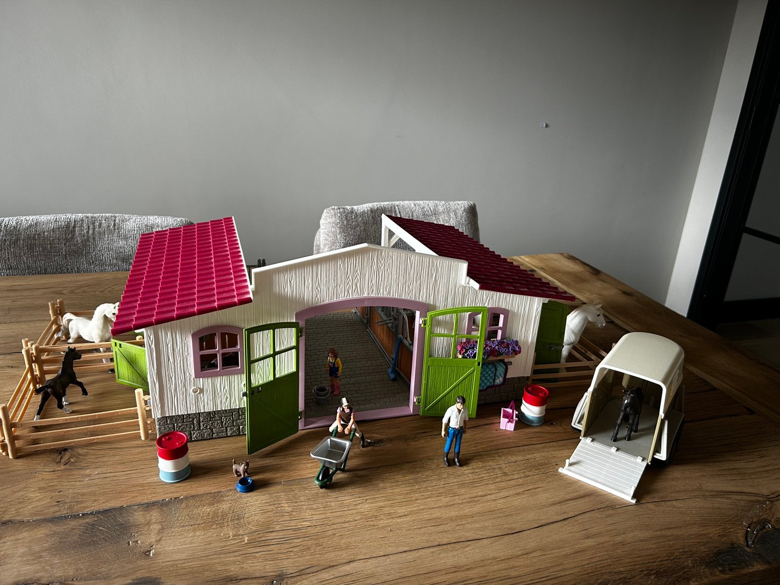 Schleich paardenstal met accessoires., Ophalen of Verzenden, Zo goed als nieuw