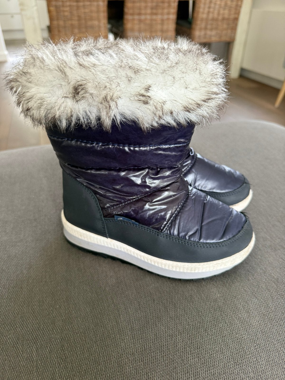 Snowboots blauw met bont mt 31, Ophalen of Verzenden, Zo goed als nieuw, Jongen of Meisje, Laarzen