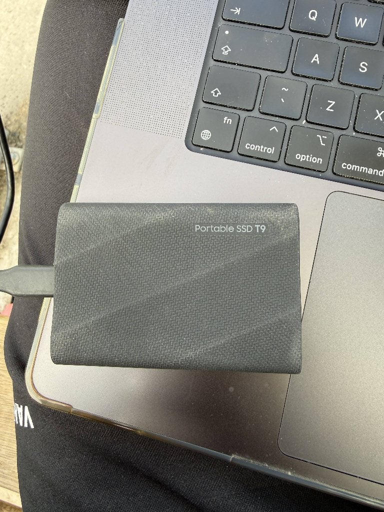 Foto 3 van Samsung T9 Rugged Portable SSD 4TB – USB 3.2 Gen 2x2