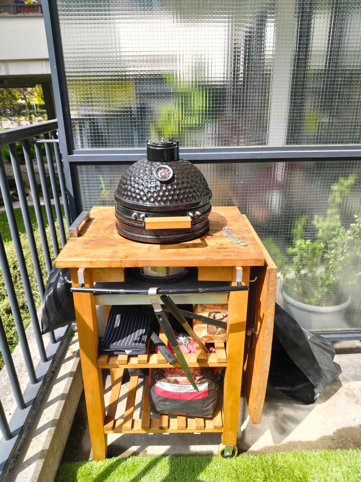 Kamado met werkbank., Ophalen