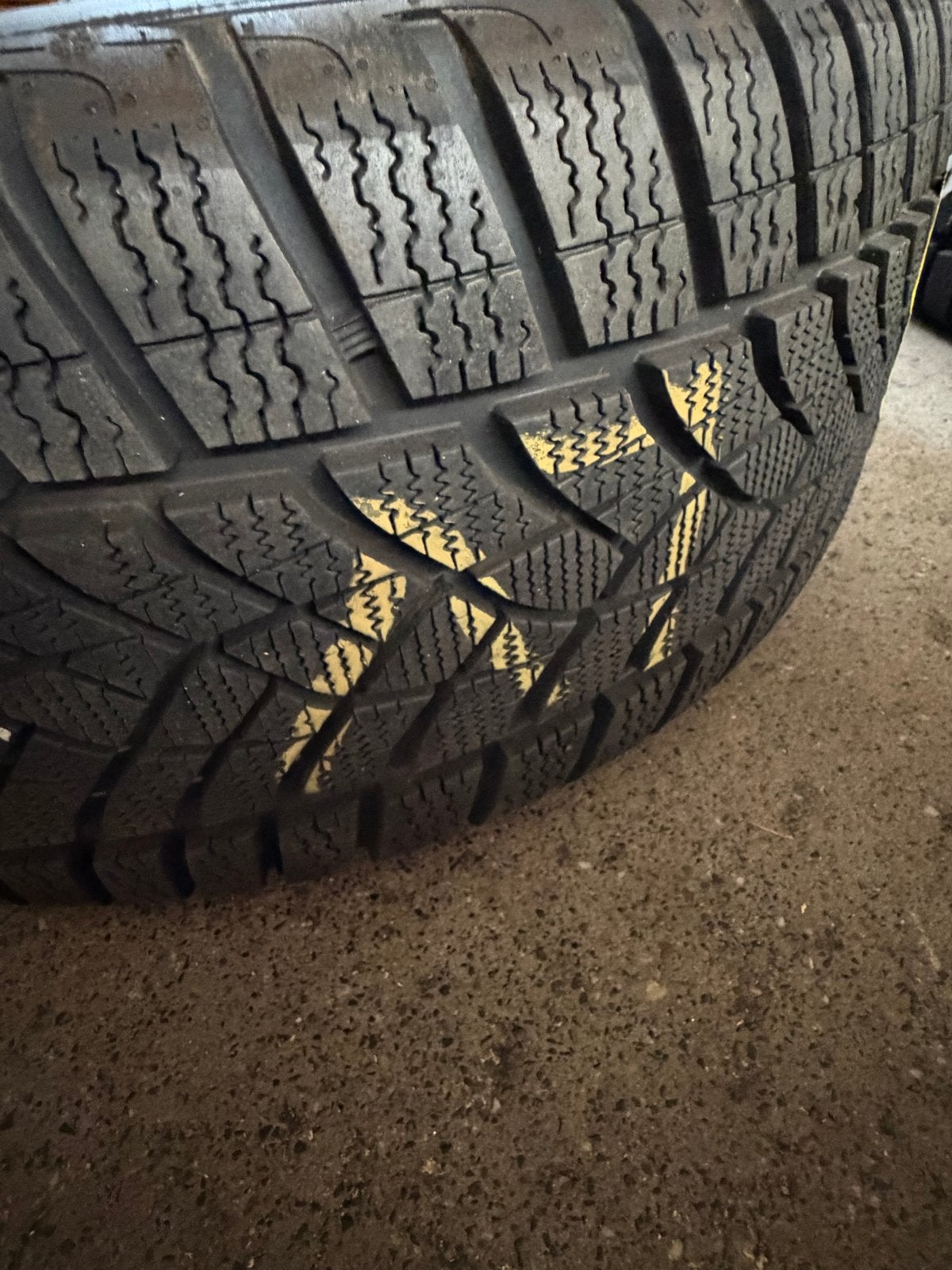 Set 4 winterbanden Goodyear Audi compleet (ZGAN), Ophalen, 18 inch, Banden en Velgen, Winterbanden
