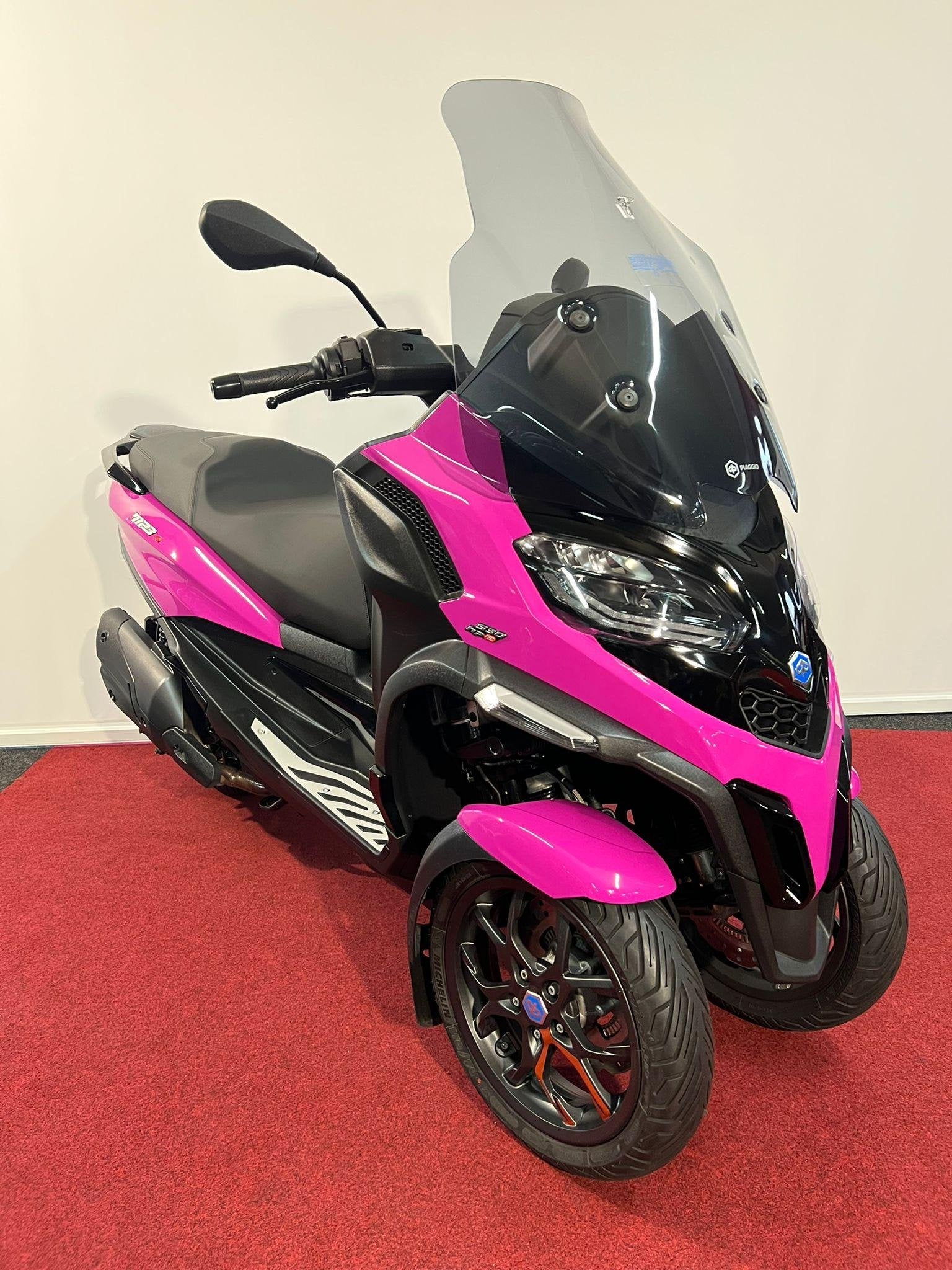Piaggio 530 MP3 HPE Exclusive, Piaggio Vespa B.V., Minervum 7272
4817 ZM  Breda, NL, Customer_service@piaggio.com, ABS