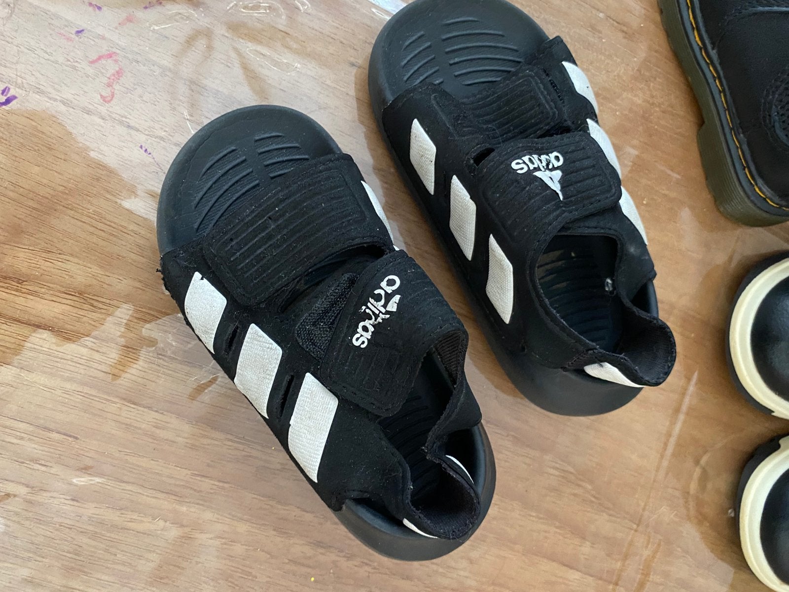Adidas kinder slipper waterschoen, Ophalen of Verzenden, Zo goed als nieuw, Jongen of Meisje