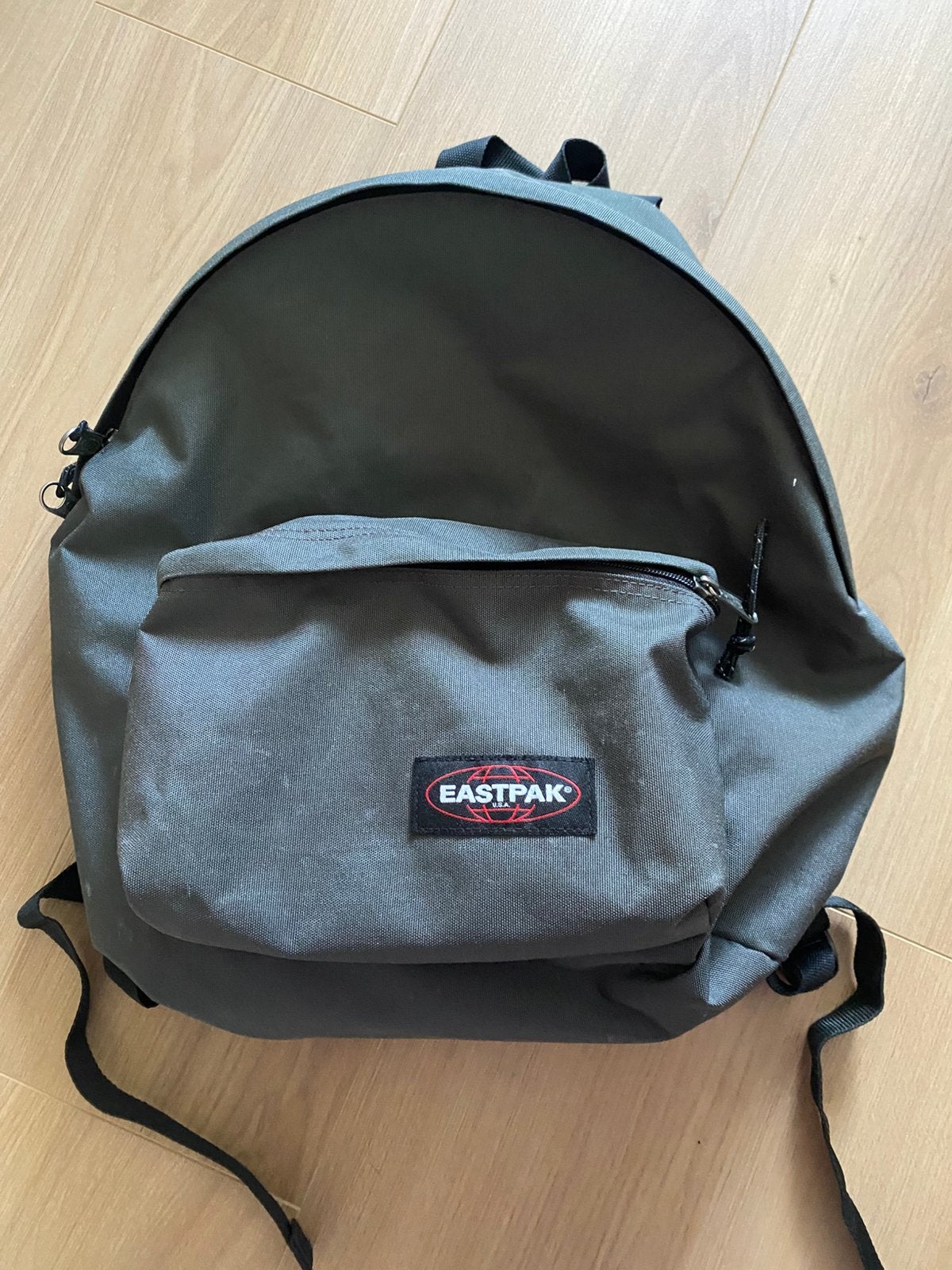 Eastpak rugtas tas rugzak donkergrijs grijs antraciet, 25 tot 40 cm, Ophalen of Verzenden, Zo goed als nieuw, 30 tot 45 cm