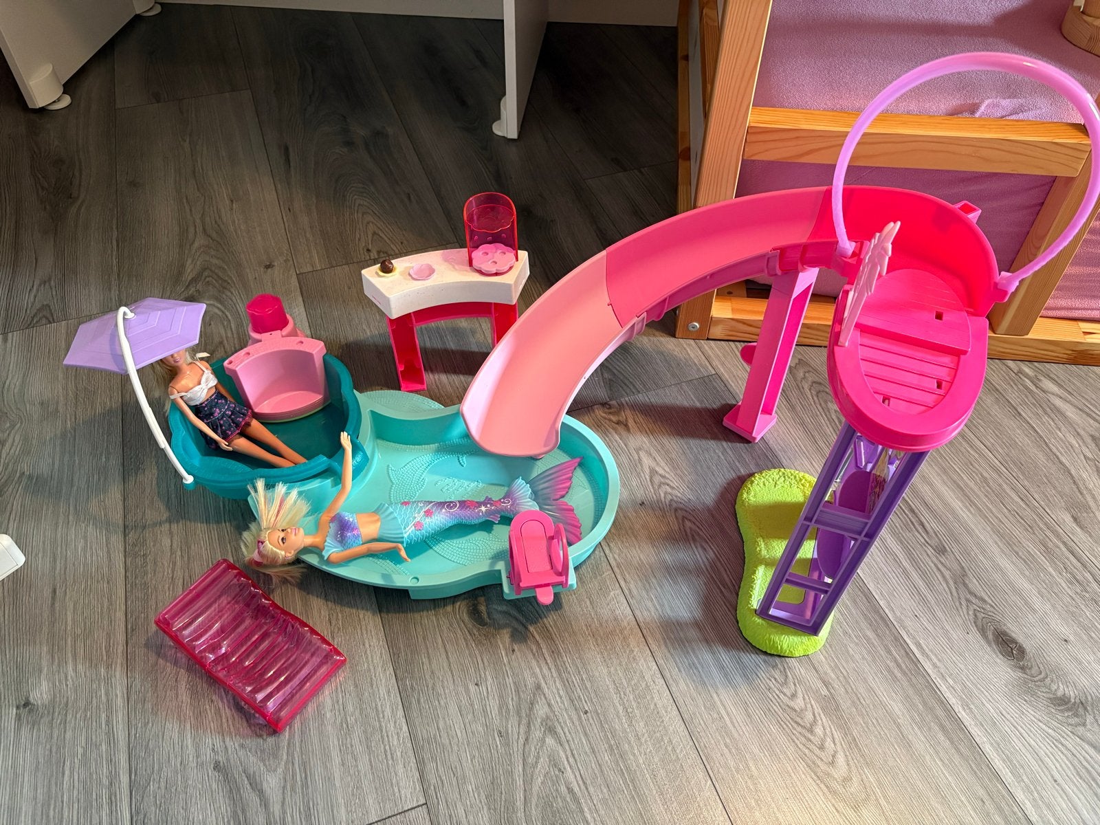 Foto 9 van Groot Barbie huis met veel extra's en accessoires