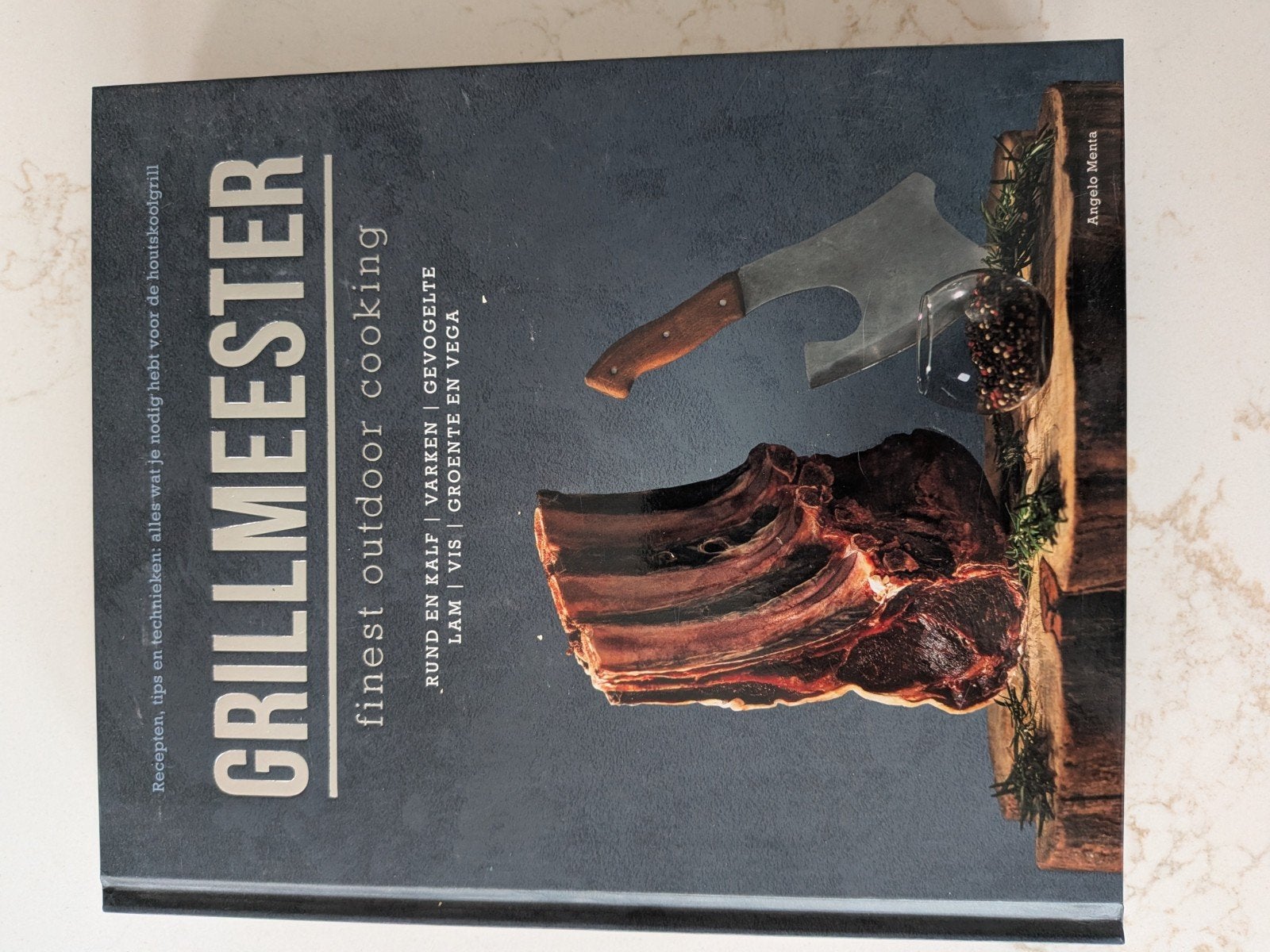 Grillmeester: Finest Outdoor Cooking - Barbecue kookboek, Ophalen of Verzenden, Zo goed als nieuw, Angelo Meata, Hoofdgerechten