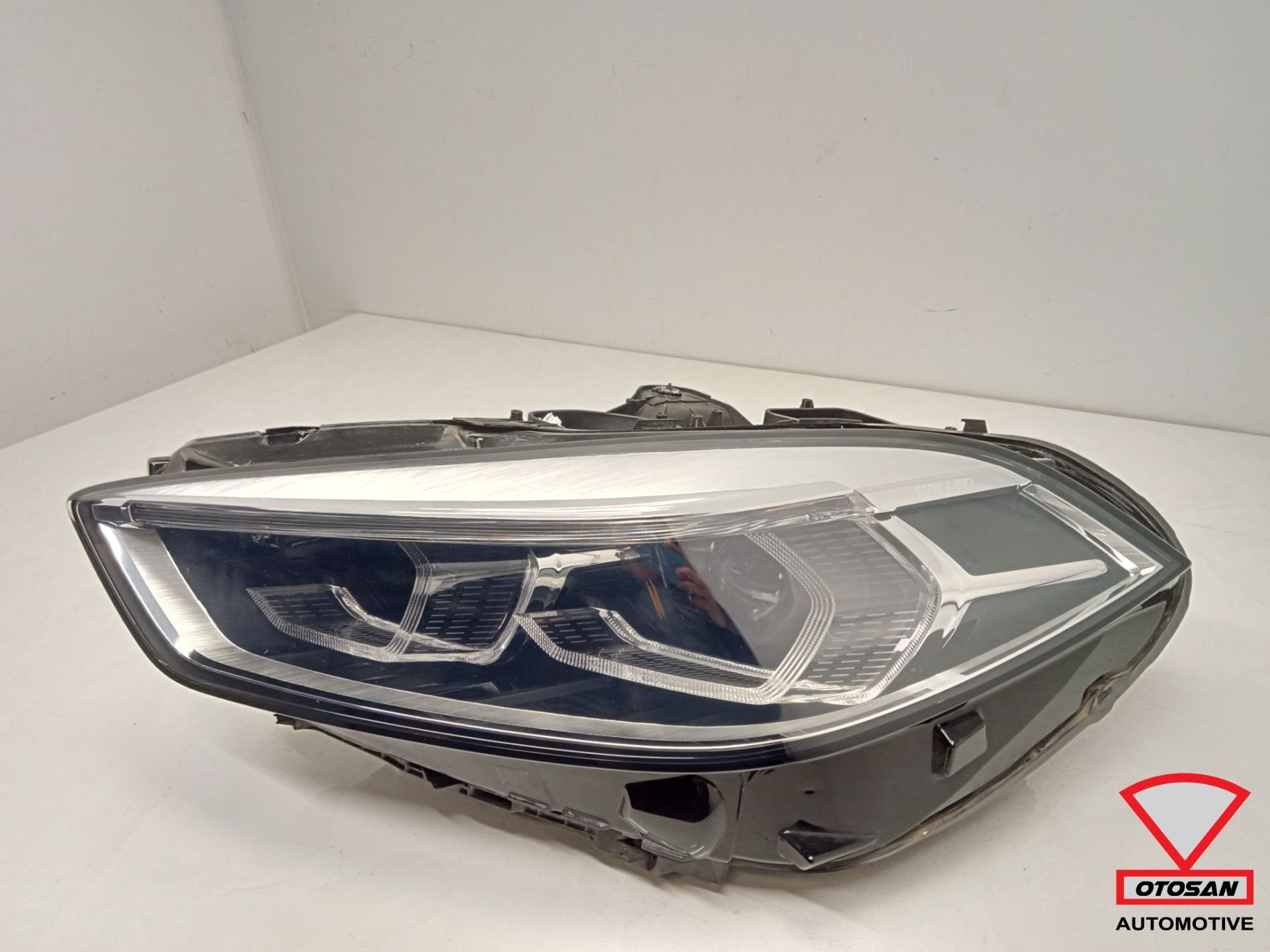 BMW 1 Serie F40 Full Led koplamp Links 63119482811 Origineel, Petuelring 130
80788  Munich, DE, Gebruikt, Info@bmw.de, Ophalen of Verzenden