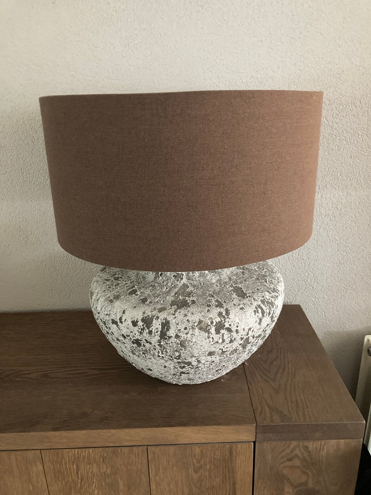Schemerlamp met bruine kap, doorsnede 50cm, Ophalen, Gebruikt, Textiel, E27 (groot)