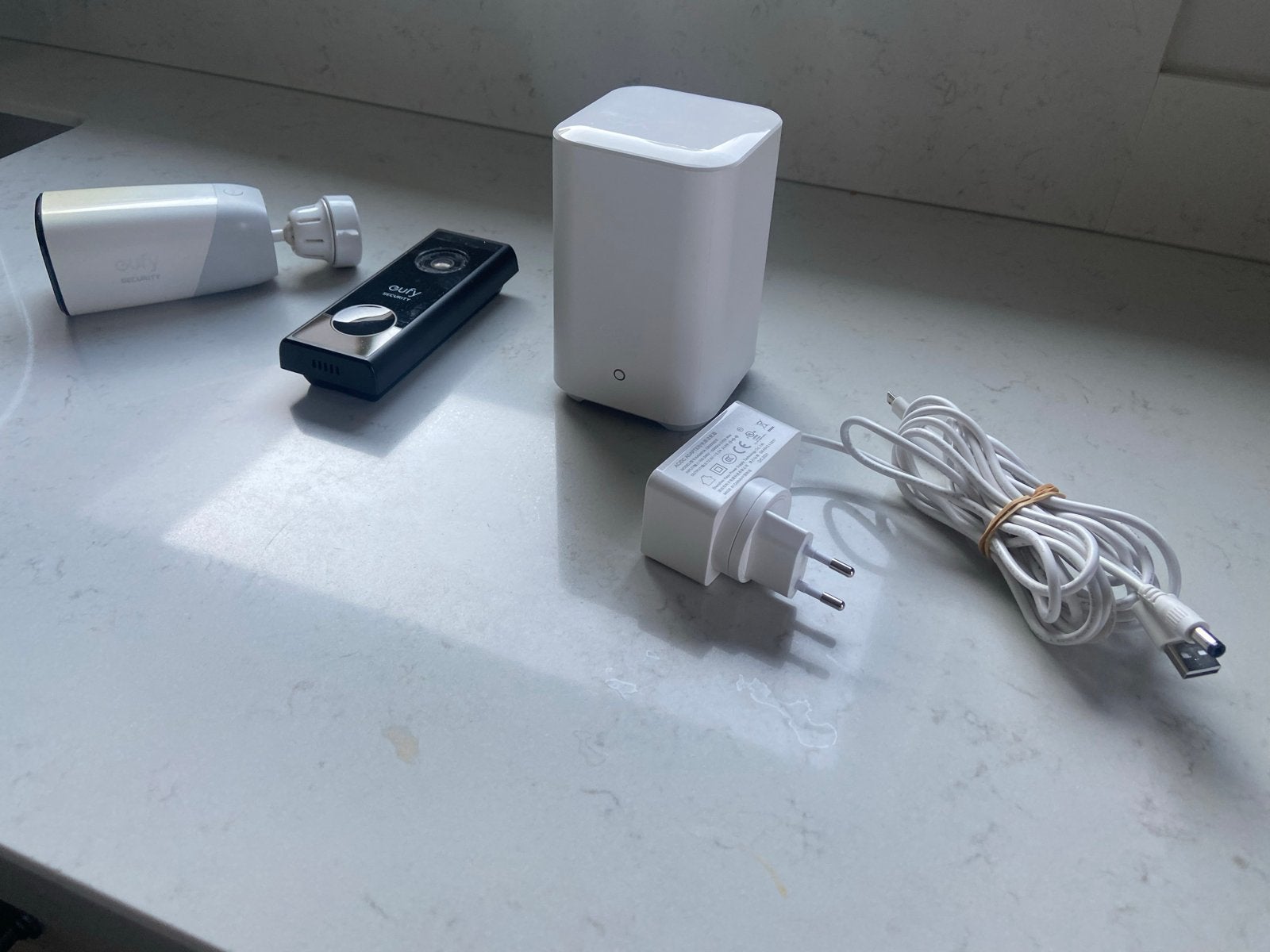 Eufy HomeBase 2 met accessoires, Ophalen of Verzenden, Gebruikt