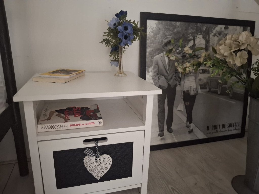 leuk nachtkastje met hartje, Gebruikt, Ophalen of Verzenden, 45 tot 65 cm, Minder dan 55 cm