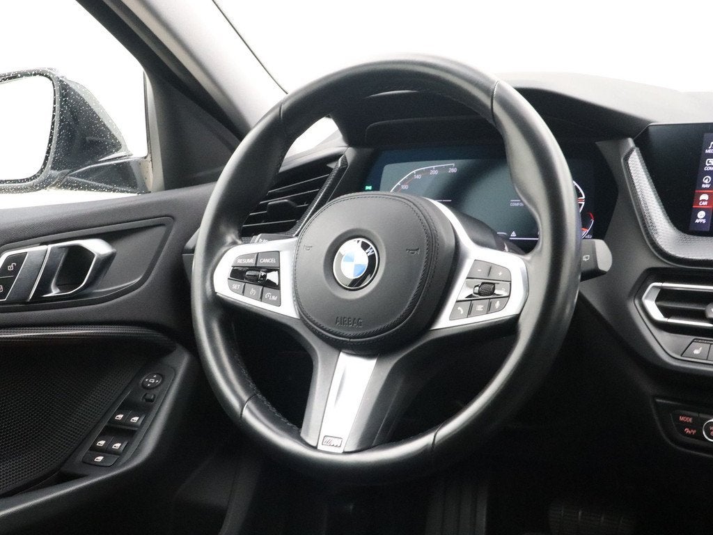 BMW 1 Serie 118i Sportline Aut. (bj 2021, automaat), Auto's, BMW, 136 pk, Gebruikt, Met garantie (alle), Leder en Stof