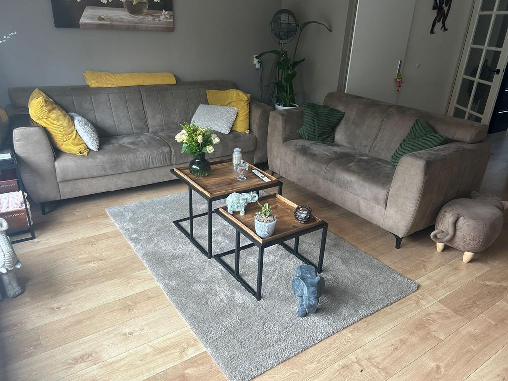 Comfortabele banken in complete staat - goed onderhouden, Huis en Inrichting, Banken | Bankstellen, Gebruikt, Driepersoons, 75 tot 100 cm