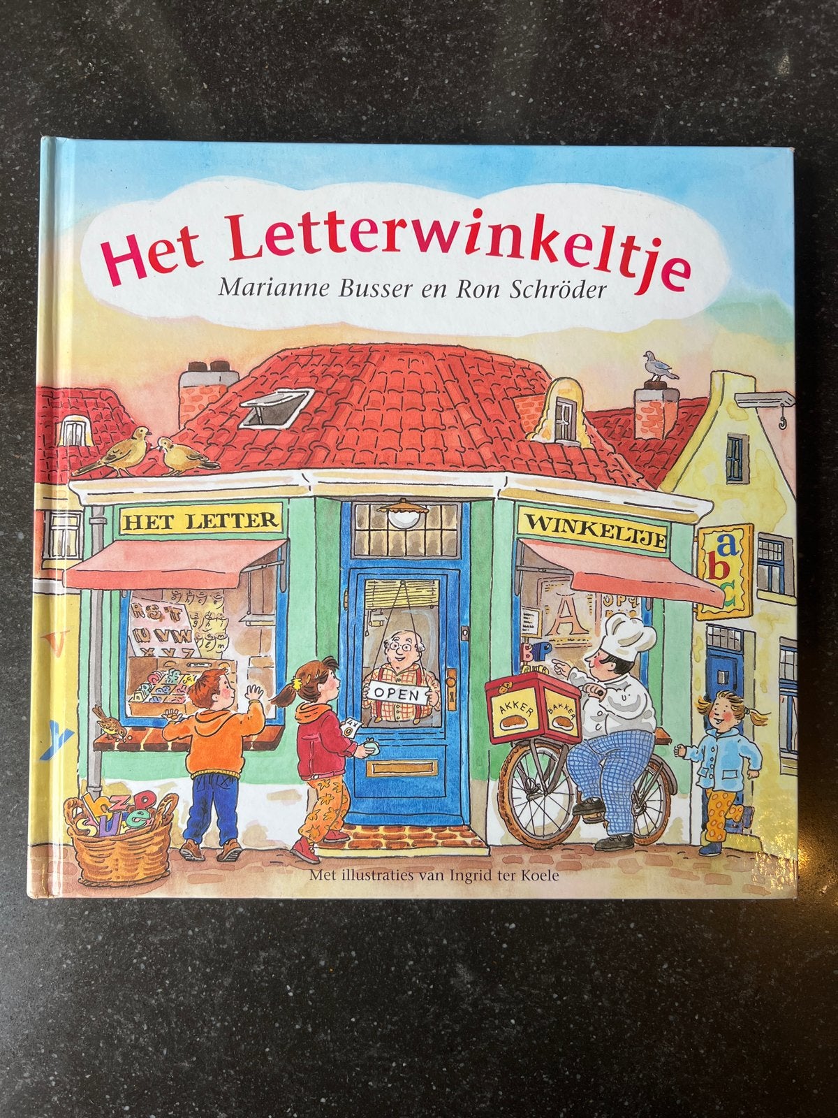 Het Letterwinkeltje - Marianne Busser & Ron Schröder, Boeken, Ophalen of Verzenden, Zo goed als nieuw, 3 tot 4 jaar