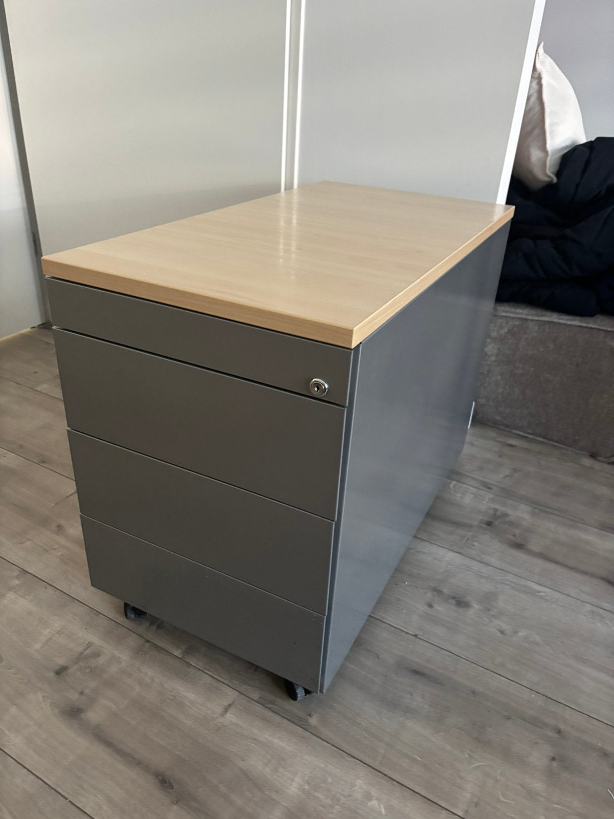 Bureauladekast grijs met licht hout, Huis en Inrichting, Kasten | Roldeurkasten en Archiefkasten, Minder dan 50 cm, Zo goed als nieuw
