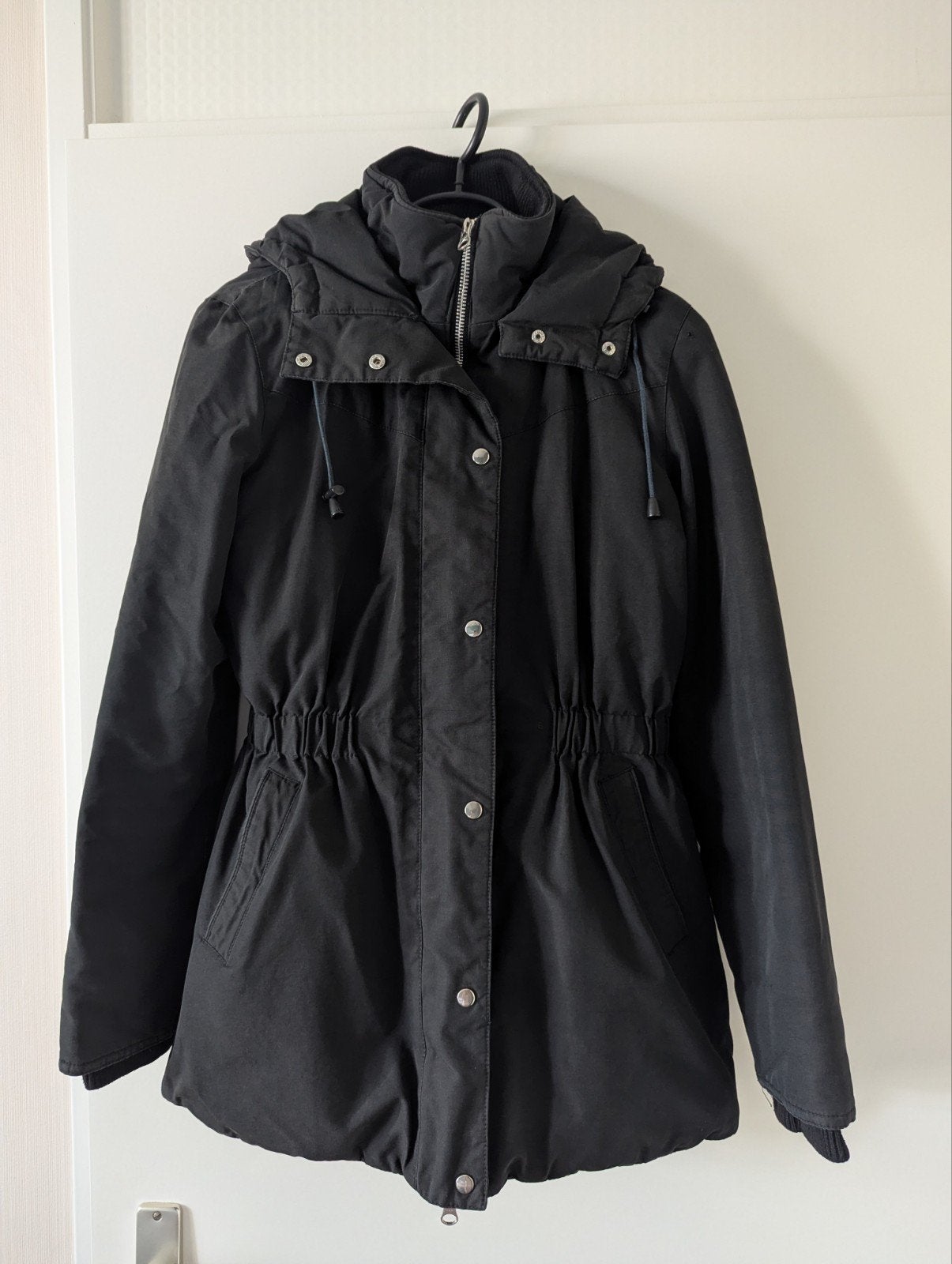 Modström Zwarte Winterjas Dames Maat S, Kleding | Dames, Modström, Zwart, Ophalen of Verzenden, Zo goed als nieuw