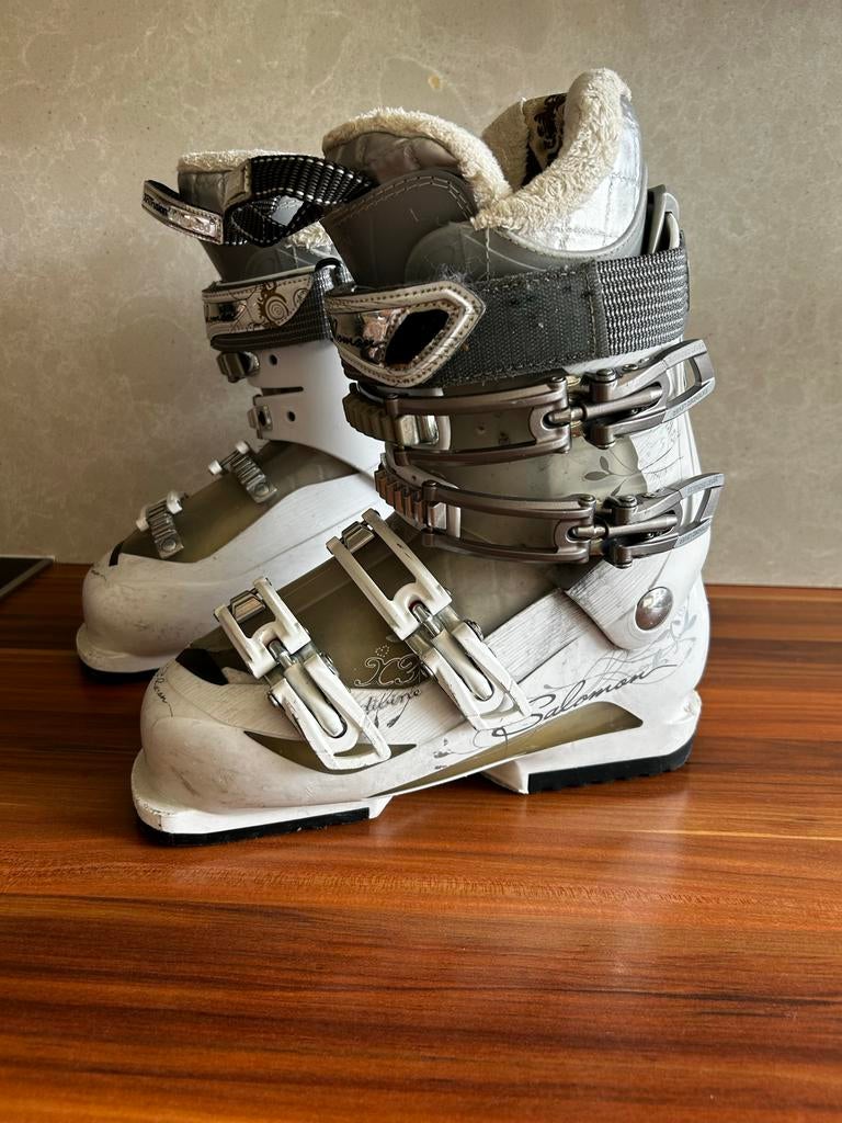 Salomon skischoenen dames maat 24/24,5, Sport en Fitness, Skiën en Langlaufen, Gebruikt, Schoenen, Skiën, Salomon