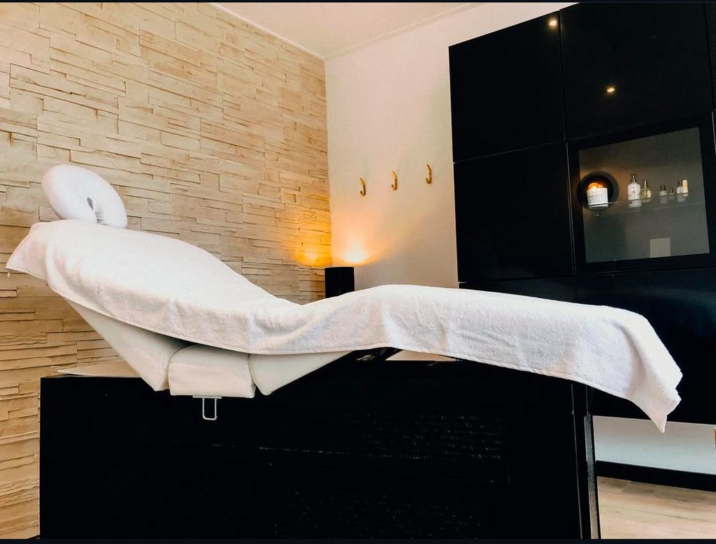 Massage pericure schoonheidssalon fysio bank, Ophalen of Verzenden, Zo goed als nieuw, Massagetafel