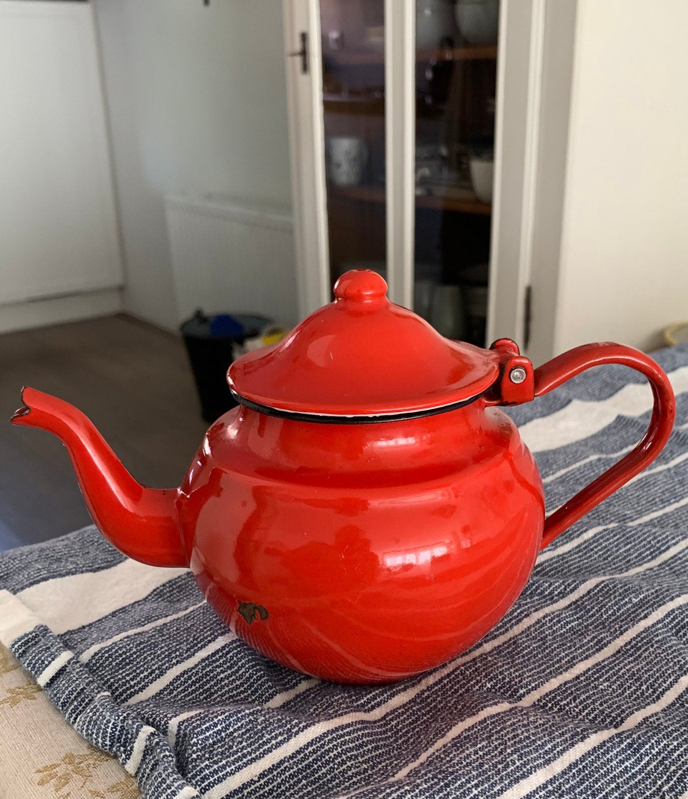 Emaille theepotje rood, Ophalen