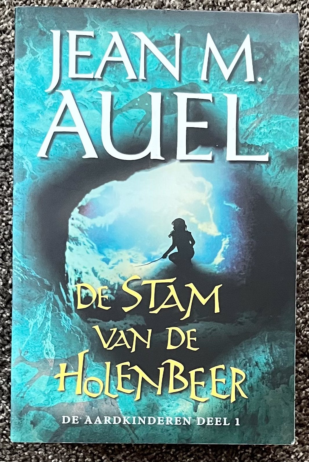 De Aardkinderen deel 1 van Jean M. Auel, Ophalen, Zo goed als nieuw, Nederland