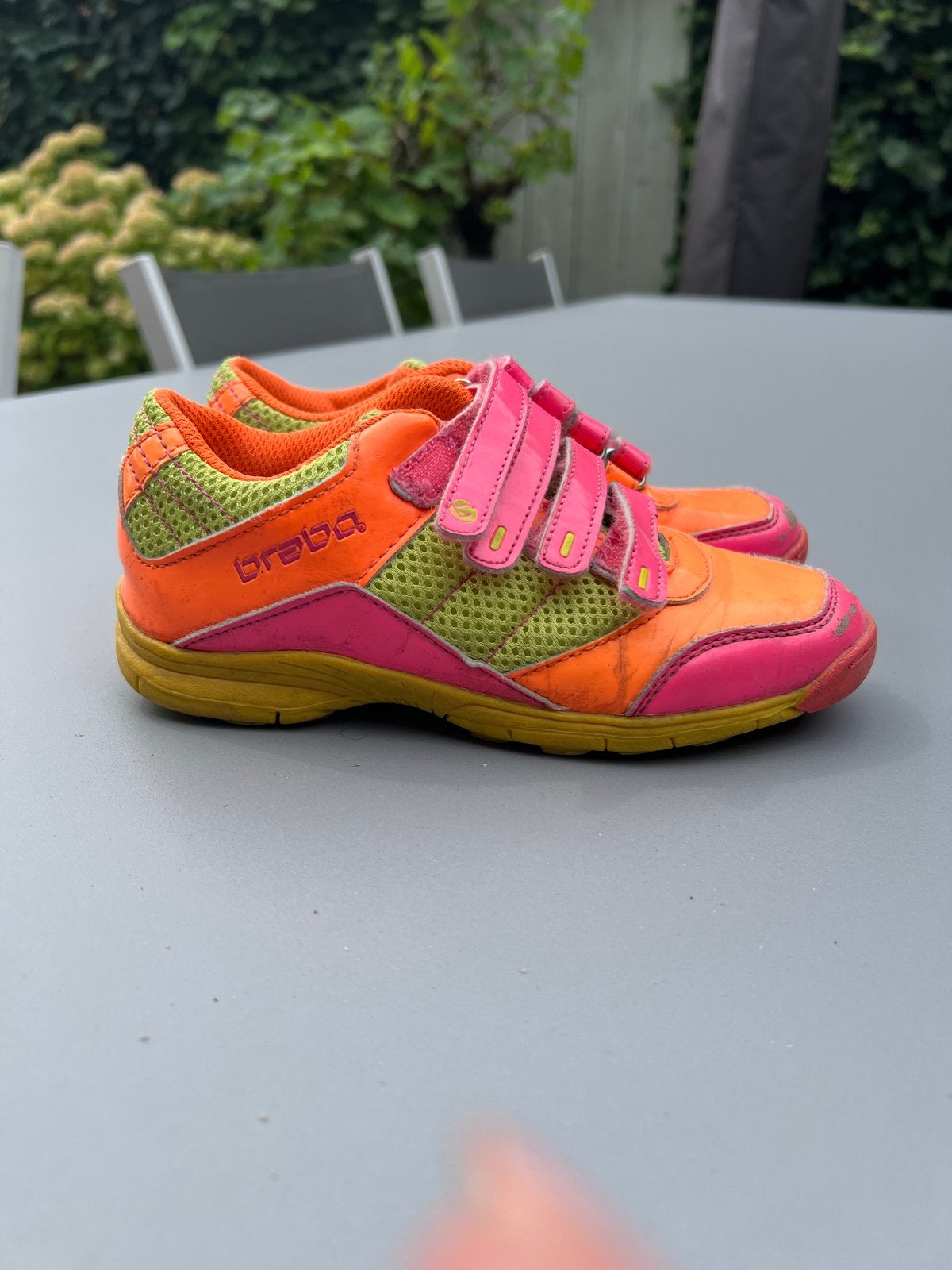 Brabo Hockeyschoenen Maat 32 - Oranje/Roze/Groen, Sport en Fitness, Ophalen of Verzenden, Gebruikt, Schoenen