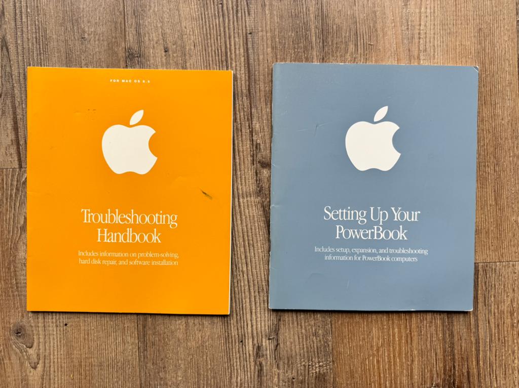 Vintage Apple Macintosh PowerBook G3 Manuals, Ophalen