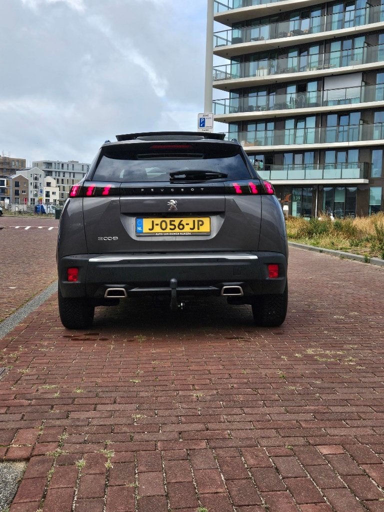 Foto 4 van Peugeot 2008 1.2 Puretech 130pk 2020 Grijs AUT / LEER / PANO