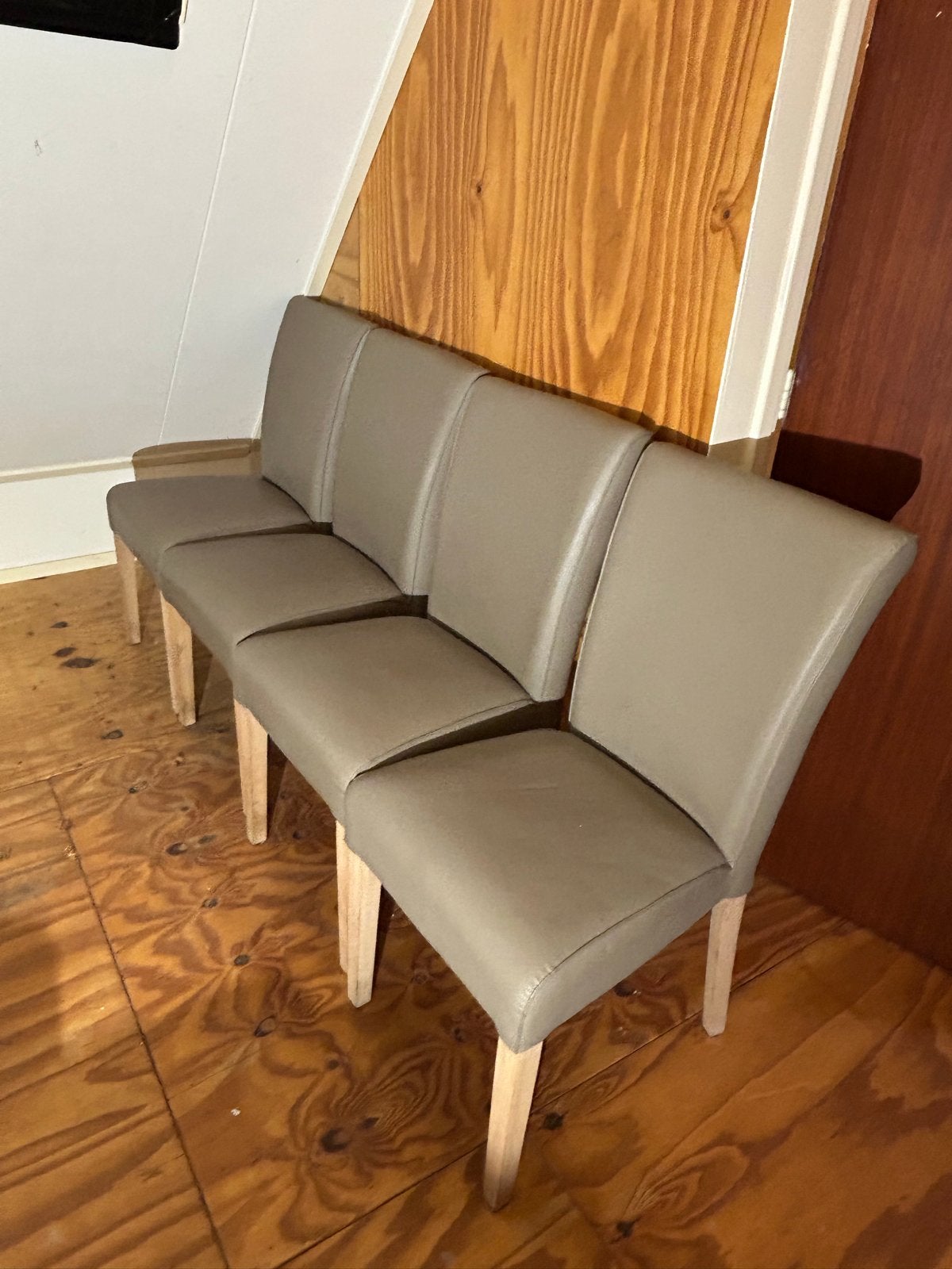 Set van 4 moderne eetkamerstoelen - Taupe, Huis en Inrichting, Stoelen, Ophalen, Gebruikt, Overige kleuren, Vier