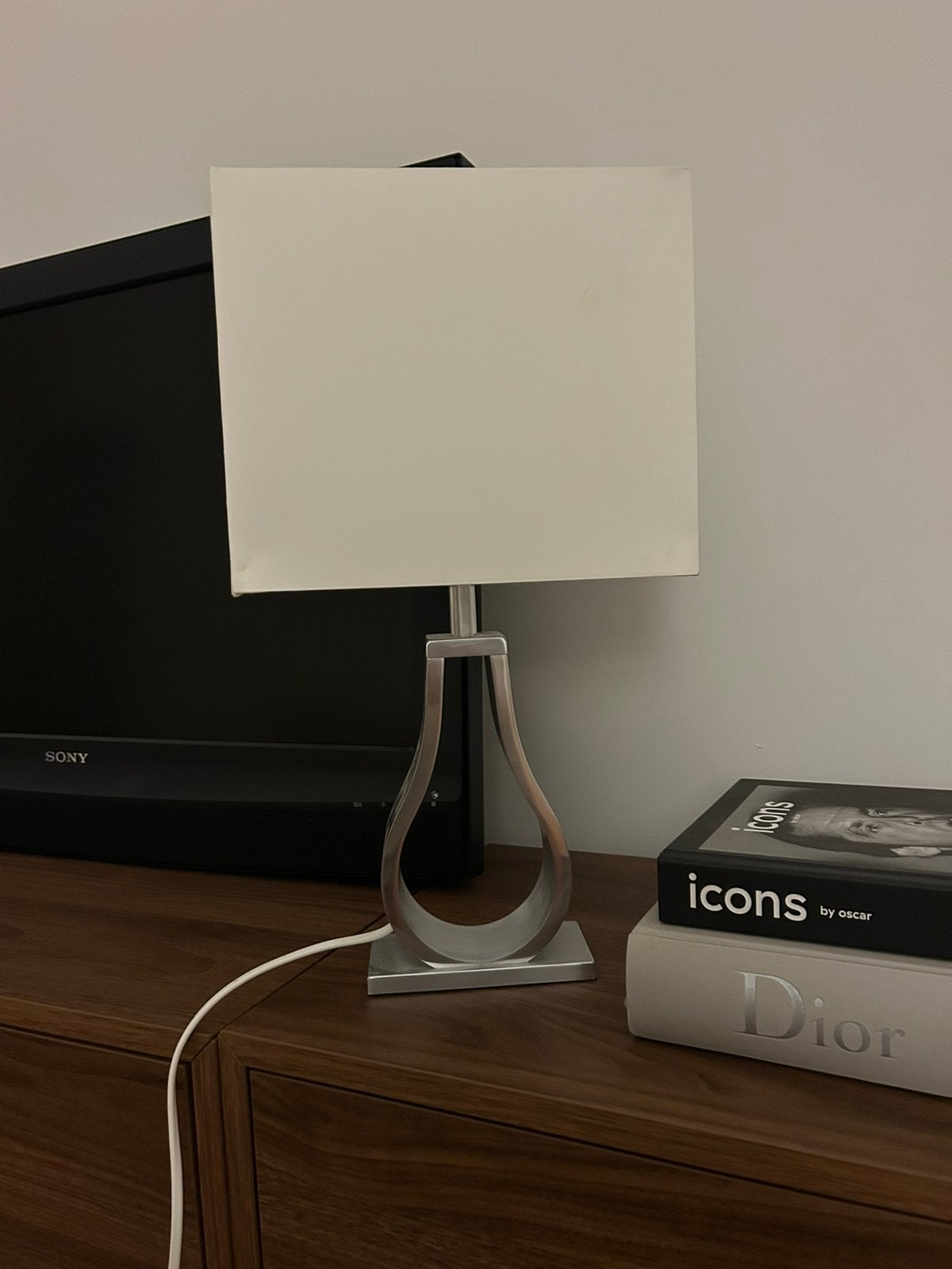 Taffellamp, zilver, witte lampenkap, Ophalen of Verzenden, Zo goed als nieuw, Metaal, Minder dan 50 cm