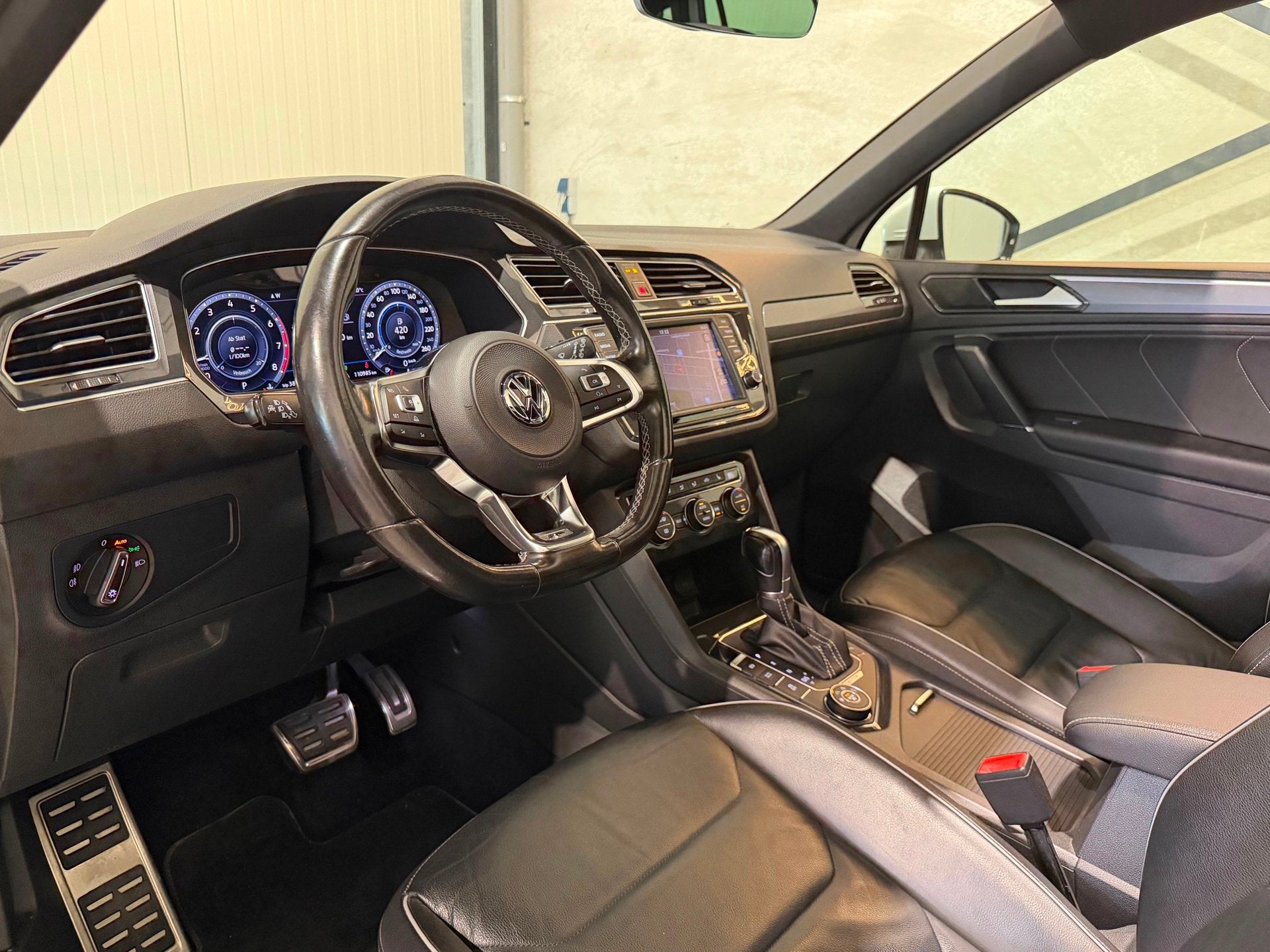 Volkswagen TIGUAN 2.0 TSI 4Motion Highline R-LINE LEDER|VIRT, Auto's, Gebruikt, 4 cilinders, 1984 cc, Wit
