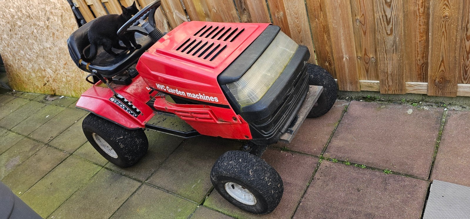 HVC Garden Machines Zitmaaier - Perfect voor Grote Tuinen, Cirkelmaaier, Gebruikt, Ophalen of Verzenden, Benzine-grasmaaier