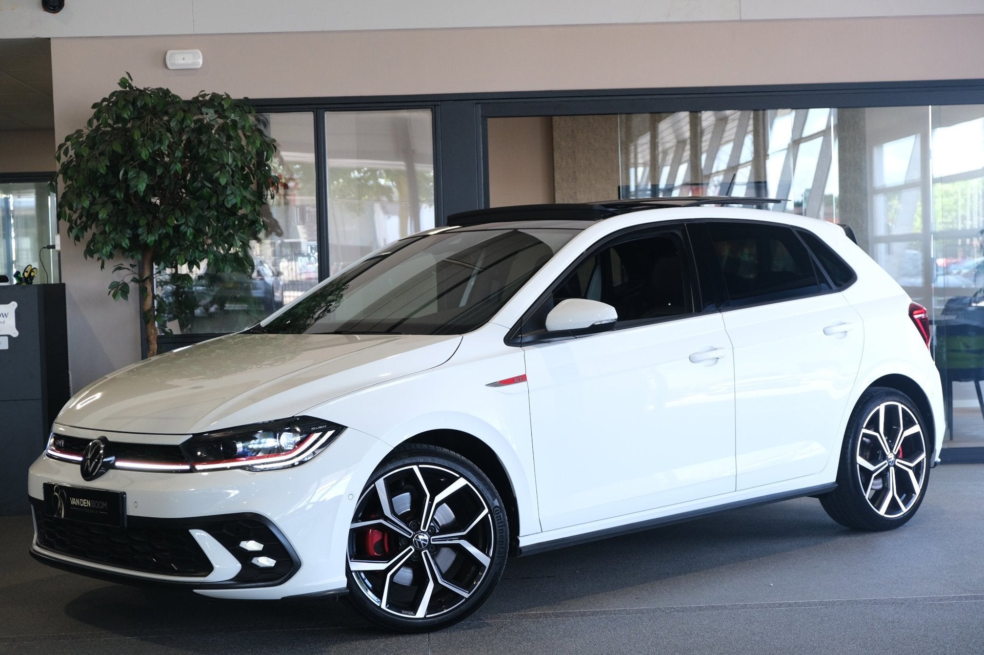 Volkswagen Polo 2.0 TSI GTI 207PK DSG Facelift Pano Alcantar, 1272 kg, 15 km/l, Gebruikt, 680 kg