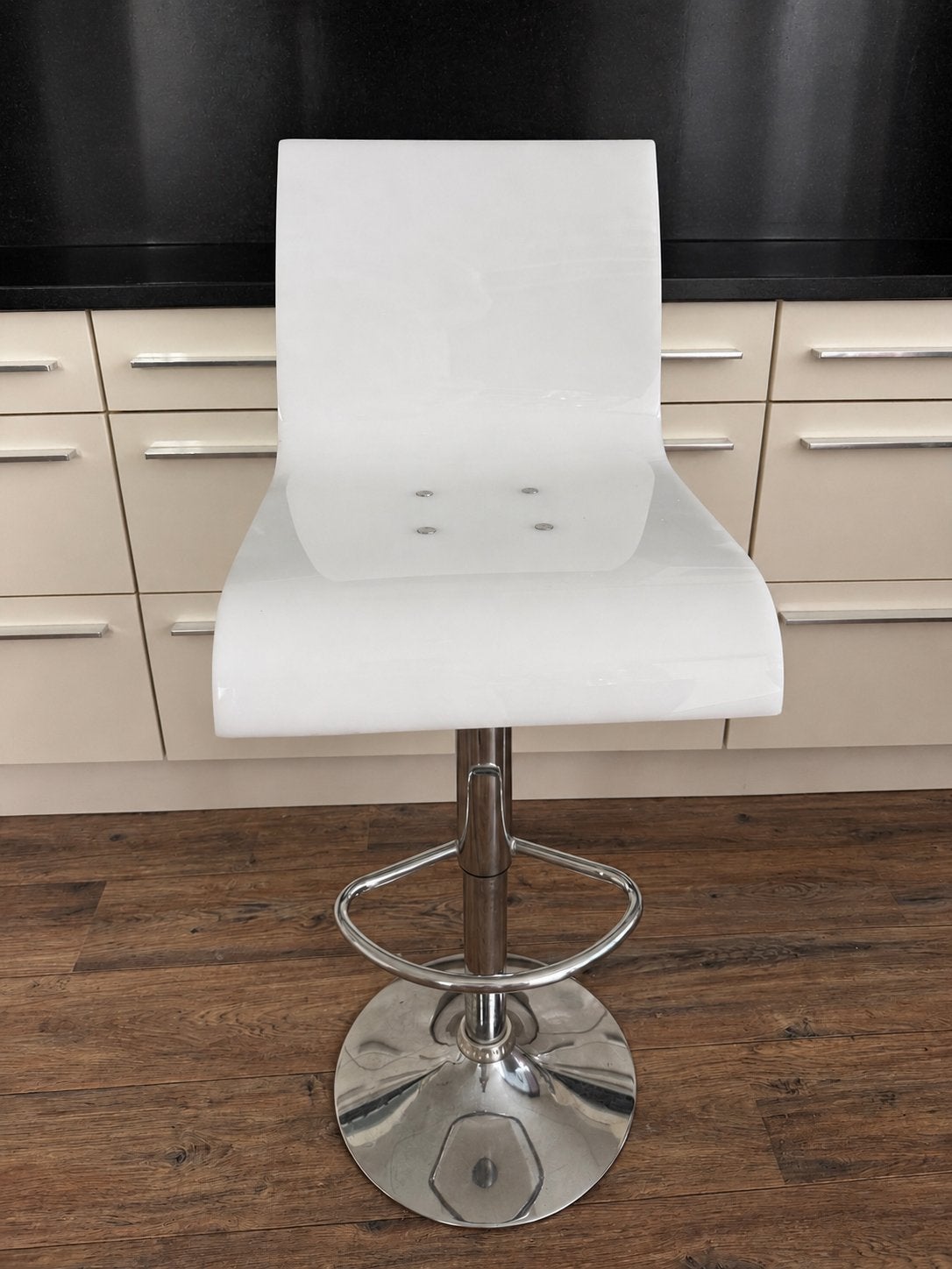 Design barkruk draaibaar en verstelbaar hoogglans wit ZGAN, 60 tot 90 cm, Nieuw, Ophalen of Verzenden, In hoogte verstelbaar