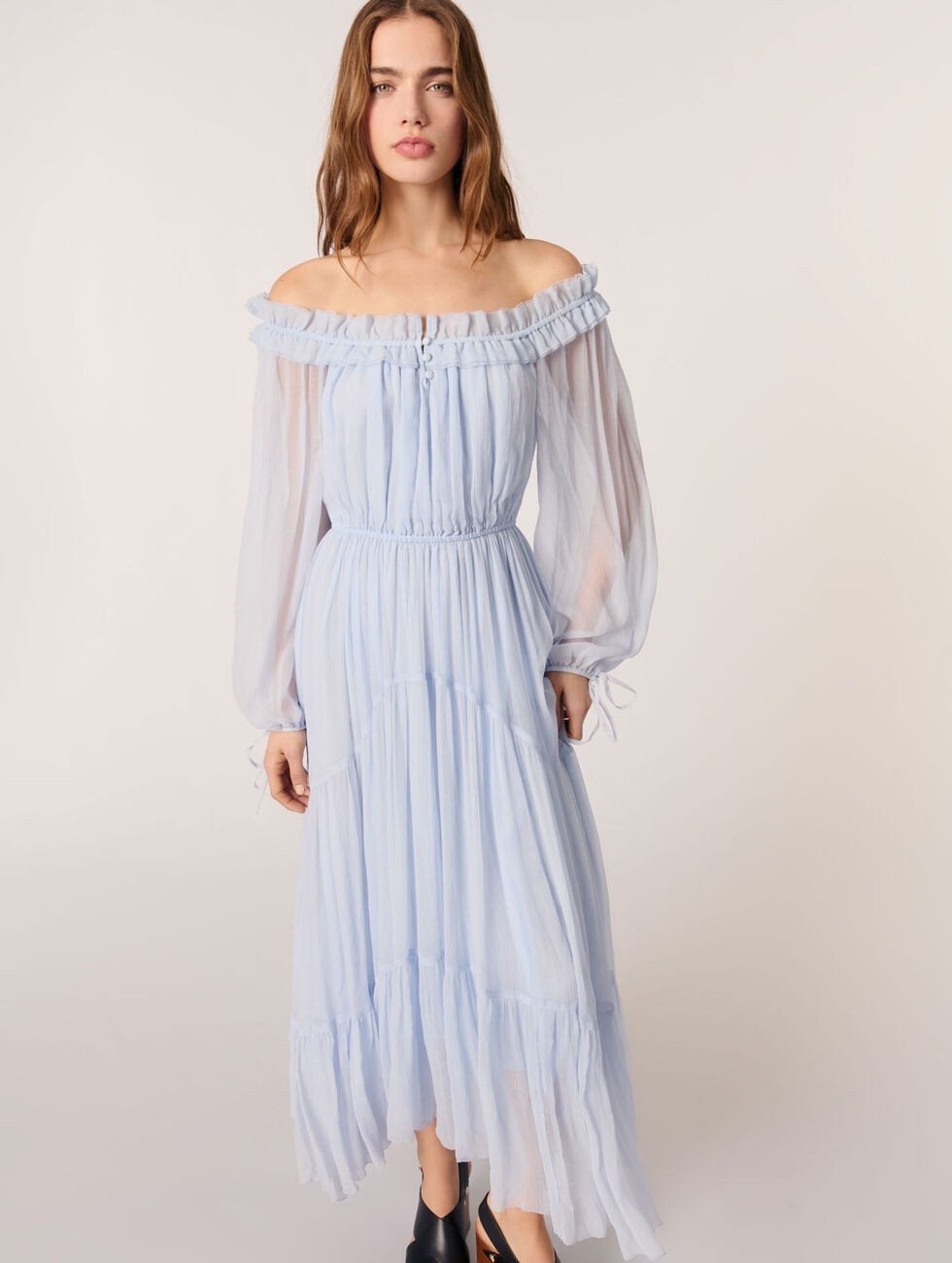 Maje Lange Lichtblauwe Off-Shoulder Jurk Maat M, Maat 38/40 (M), Blauw, Nieuw, Ophalen of Verzenden