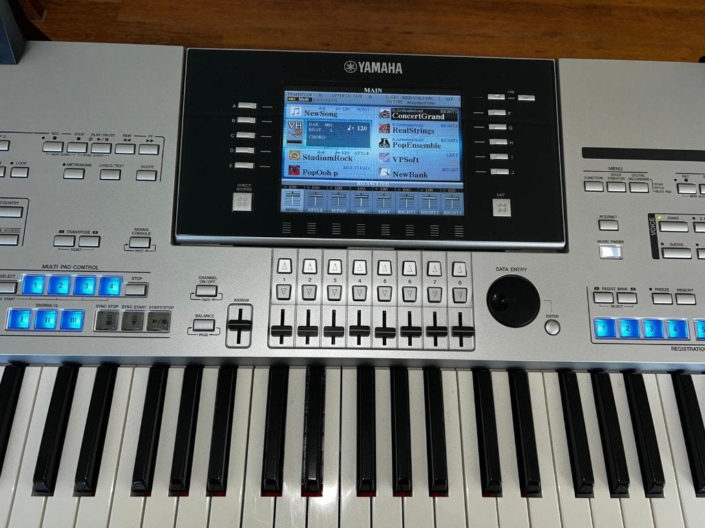 Tyros 4, Muziek en Instrumenten, Ophalen, Midi-aansluiting, Yamaha, 61 toetsen