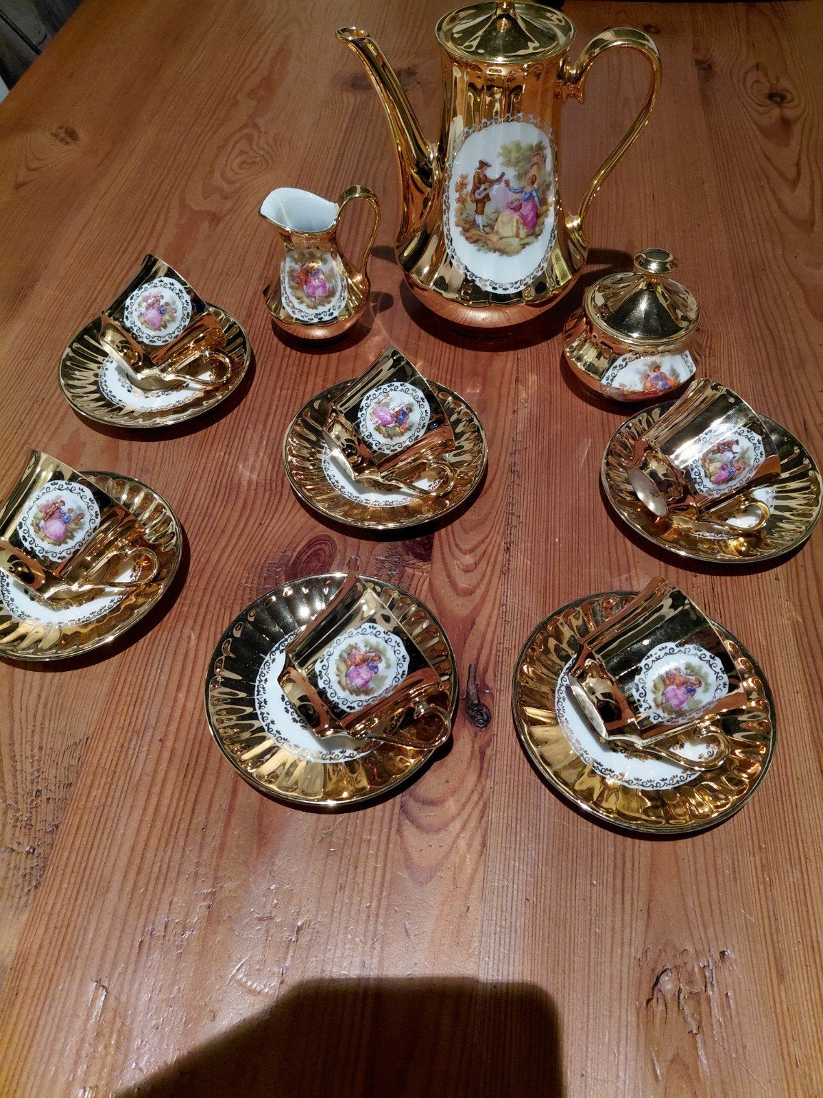 Prachtig verguld porseleinen koffieservies, Rococo stijl, Ophalen