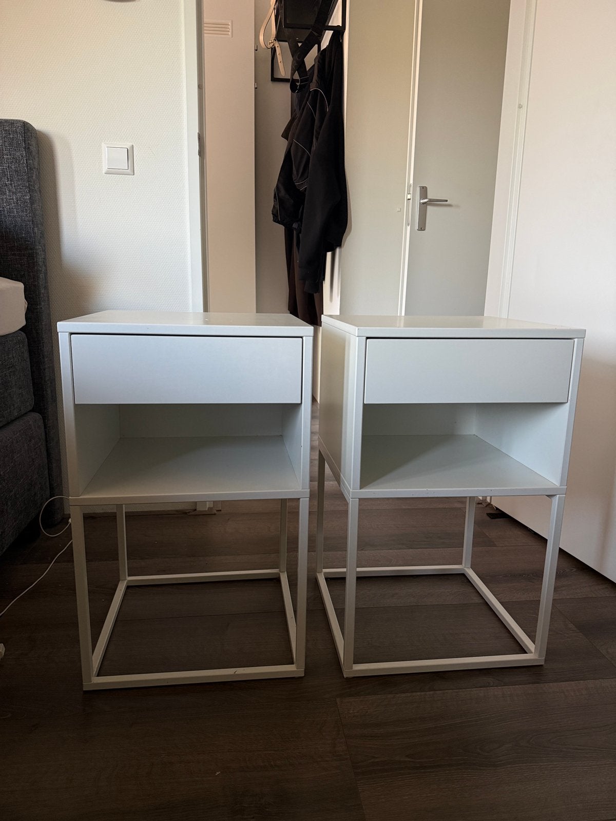 IKEA - Vikhammer nachtkastje wit 2 stuks, Ophalen, Gebruikt, Minder dan 45 cm, 55 tot 70 cm