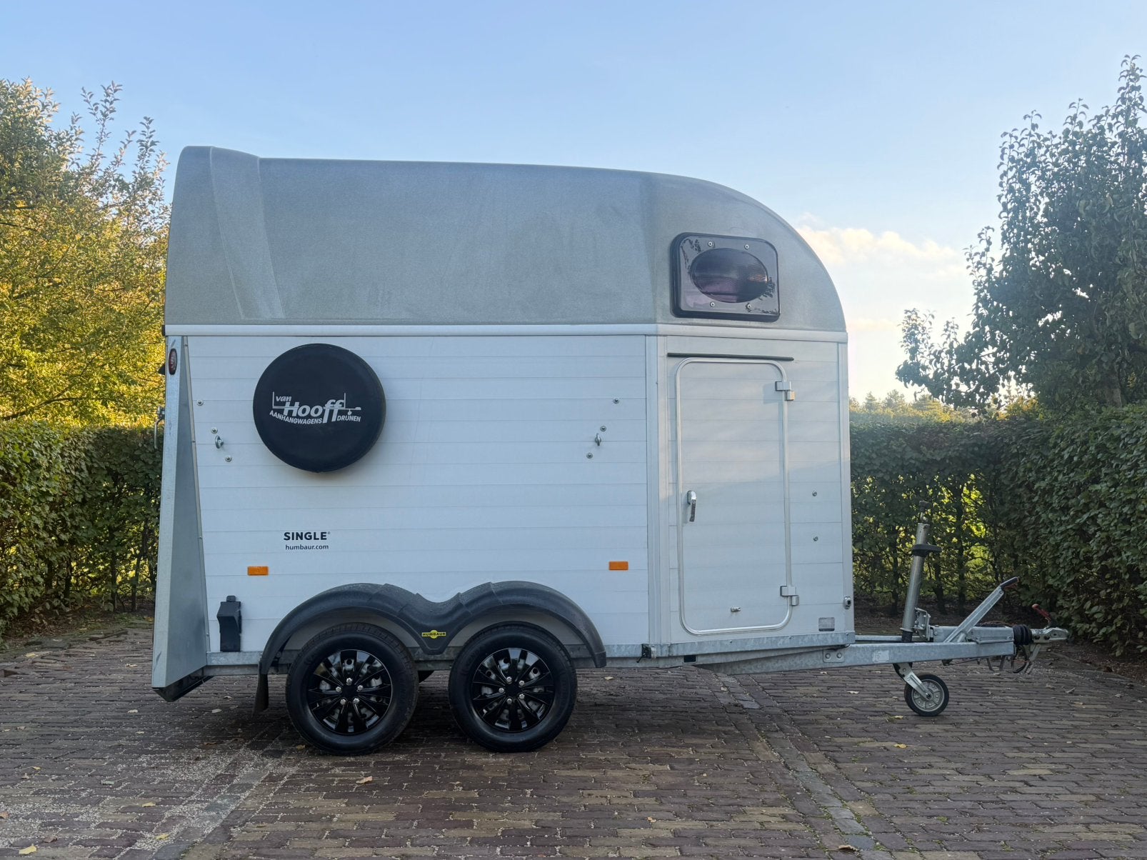 Mooie 1.5 paards humbaur single vol aluminium, zadelkamer, Ophalen, Aluminium, Zo goed als nieuw, Info@ttpaardentrailers.nl