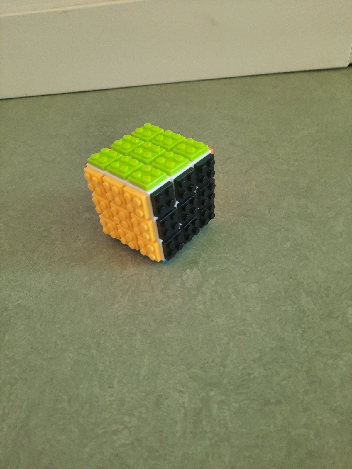 Leuke LEGO Rubik's Cube - Mist één oranje blokje, Verzenden
