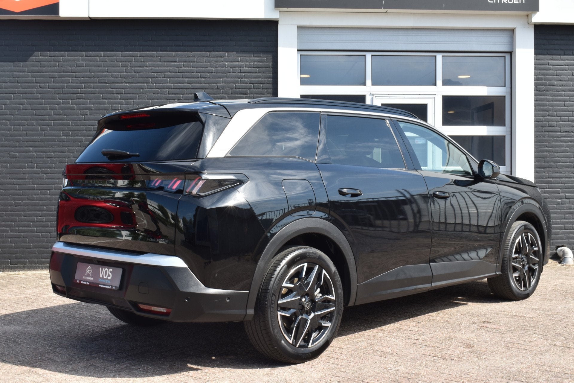 Peugeot 5008 Hybrid 145pk DCS-6 Automaat Allure | Navigatie, Auto's, Peugeot, Gebruikt, Zwart, 1199 cc, Zwart