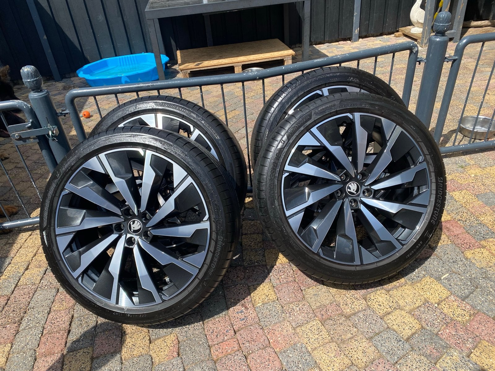Skoda Enyaq Set met Bridgestone Turanza 6 banden met velgen, Ophalen, Nieuw, Skoda