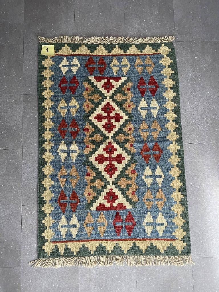 3x Persisk kelims met Qashqai-motieven - Nieuw, Modern traditioneel, oosters, Nieuw, Rechthoekig, Overige kleuren