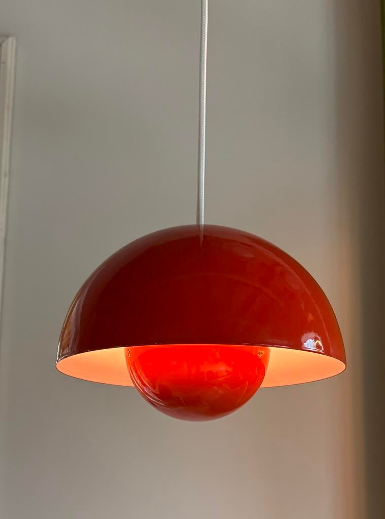 Louis Poulsen Flowerpot VP1 emaille uitvoering, Huis en Inrichting, Lampen | Hanglampen, Louis Poulsen deens design, Zo goed als nieuw
